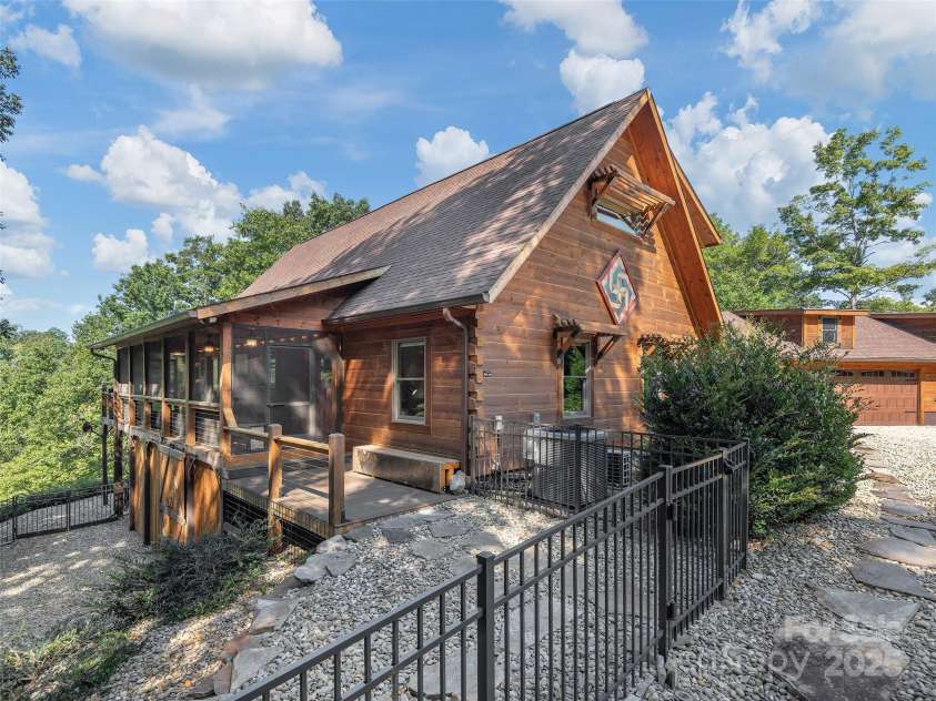 1439 Mountain Parkway, Mill Spring, NC 28756.  MLS# CAR4294167, YatesRealty ID 34334. 