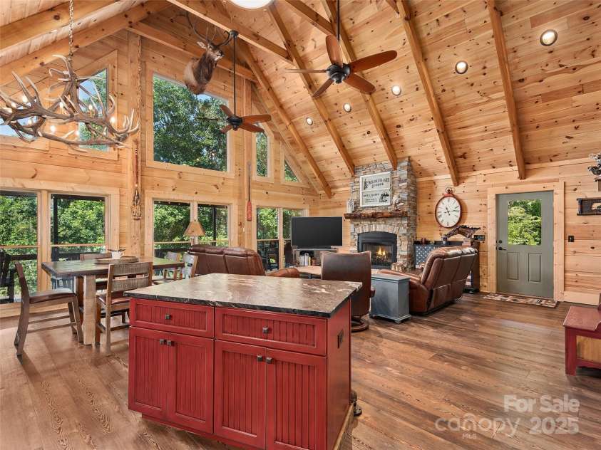 1439 Mountain Parkway, Mill Spring, NC 28756.  MLS# CAR4294167, YatesRealty ID 34334. 