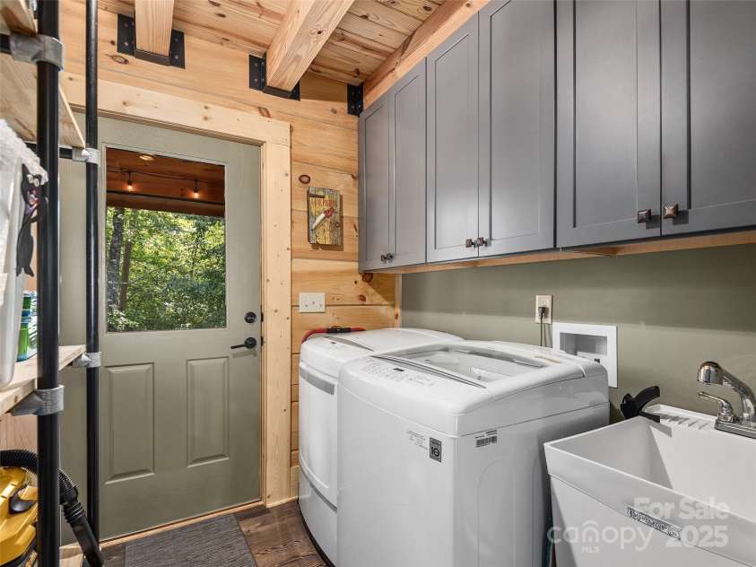 1439 Mountain Parkway, Mill Spring, NC 28756.  MLS# CAR4294167, YatesRealty ID 34334. 