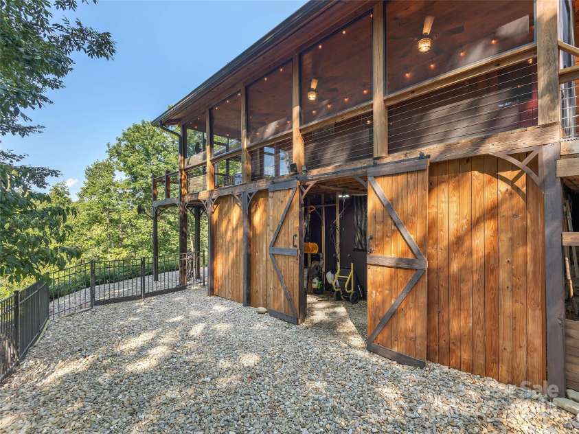 1439 Mountain Parkway, Mill Spring, NC 28756.  MLS# CAR4294167, YatesRealty ID 34334. 