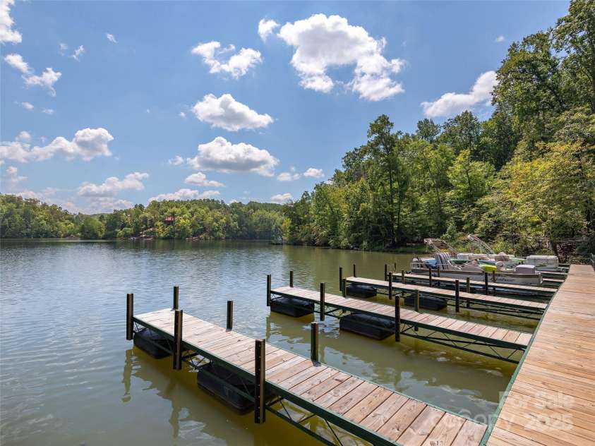 1439 Mountain Parkway, Mill Spring, NC 28756.  MLS# CAR4294167, YatesRealty ID 34334. 