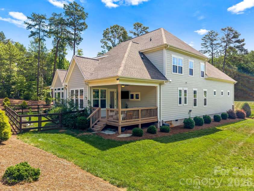 3207 James Plantation Drive, Denver, NC 28037.  MLS# CAR4393693, YatesRealty ID 34334. 