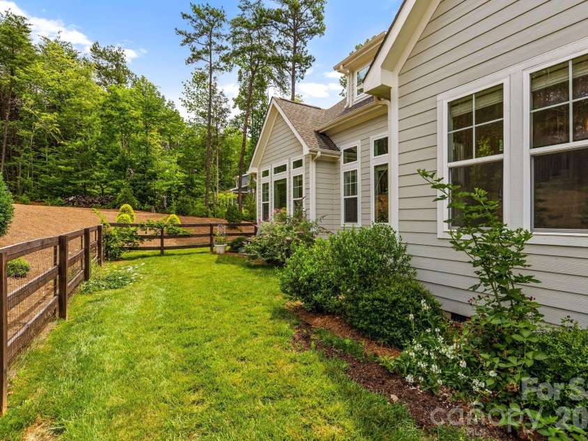 3207 James Plantation Drive, Denver, NC 28037.  MLS# CAR4393693, YatesRealty ID 34334. 