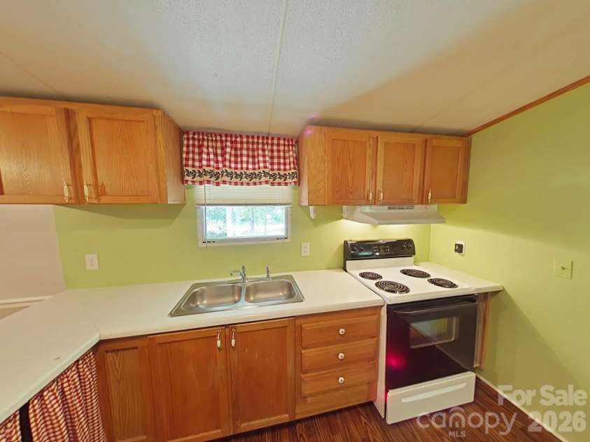 727 O Malleys Court, Clover, SC 29710.  MLS# CAR4396712, YatesRealty ID 34335. Kitchen