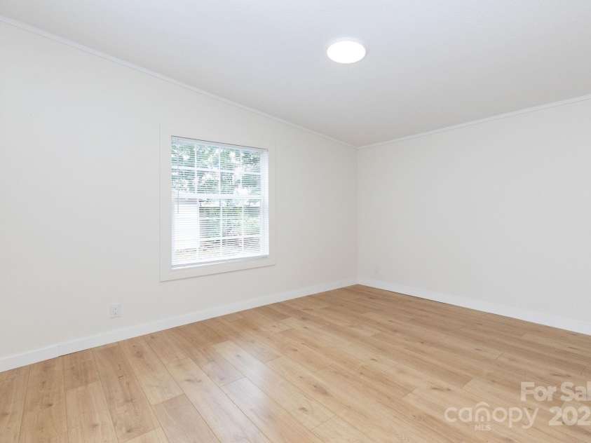 35 Glenview Place, Arden, NC 28704.  MLS# CAR4291948, YatesRealty ID 34336. 