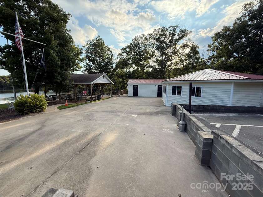 111 Club House Extension, New London, NC 28127.  MLS# CAR4295285, YatesRealty ID 34337. Bathhouse at the beach