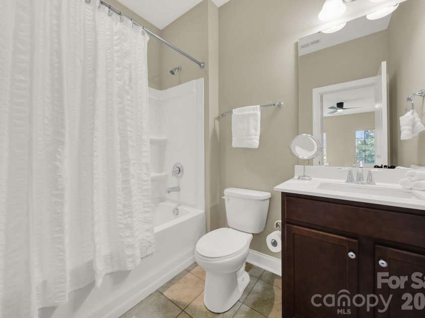 989 Emory Lane, Fort Mill, SC 29708.  MLS# CAR4356402, YatesRealty ID 34337. En suite bathroom, upstairs