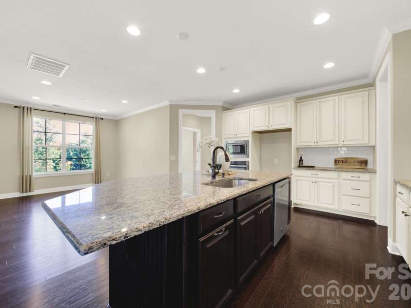 989 Emory Lane, Fort Mill, SC 29708.  MLS# CAR4356402, YatesRealty ID 34337. Kitchen