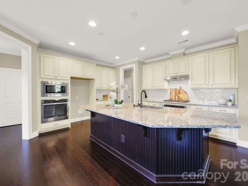 989 Emory Lane, Fort Mill, SC 29708.  MLS# CAR4356402, YatesRealty ID 34337. Kitchen w oversized island & double ovens