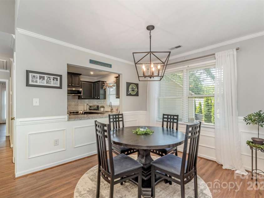 2722 Hillmont Drive, Charlotte, NC 28226.  MLS# CAR4286358, YatesRealty ID 34338. 