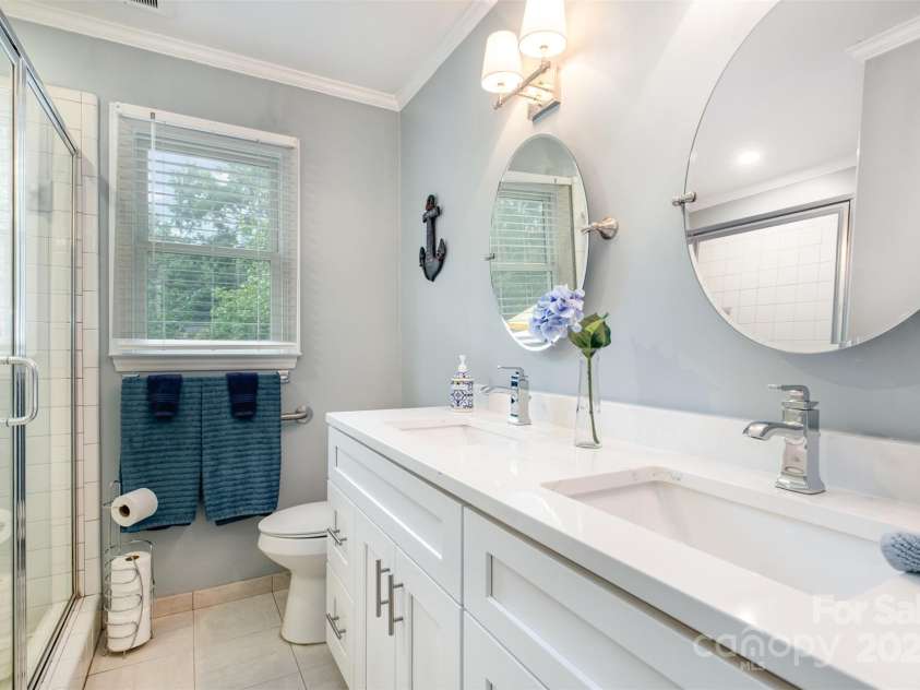 2722 Hillmont Drive, Charlotte, NC 28226.  MLS# CAR4286358, YatesRealty ID 34338. 