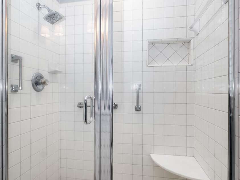2722 Hillmont Drive, Charlotte, NC 28226.  MLS# CAR4286358, YatesRealty ID 34338. 