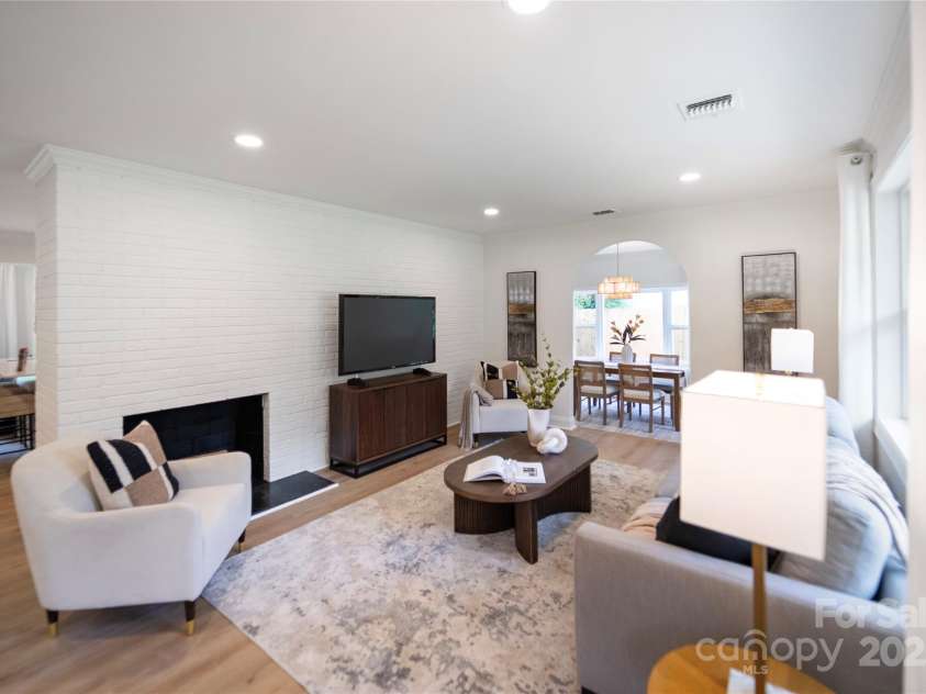 5220 Seacroft Road, Charlotte, NC 28210.  MLS# CAR4290987, YatesRealty ID 34339. 