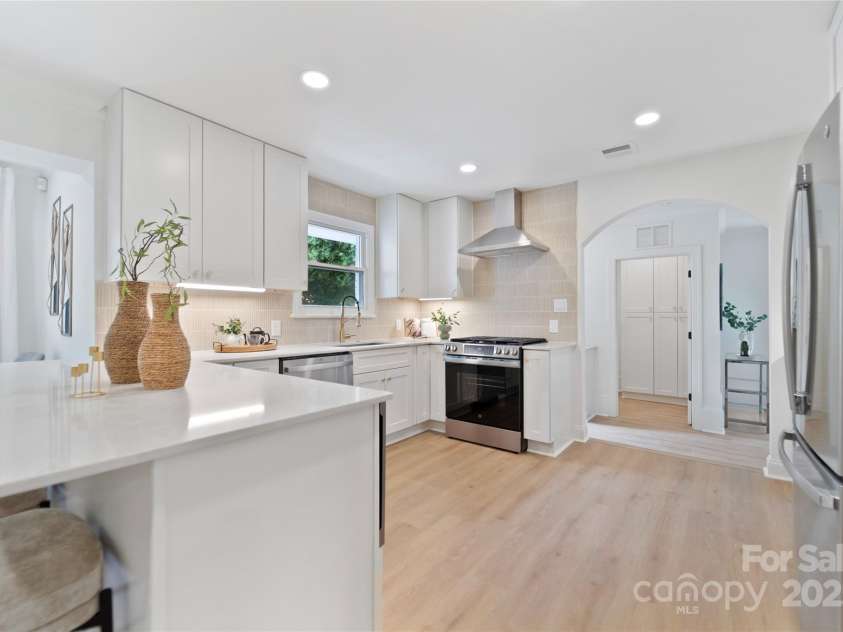 5220 Seacroft Road, Charlotte, NC 28210.  MLS# CAR4290987, YatesRealty ID 34339. 