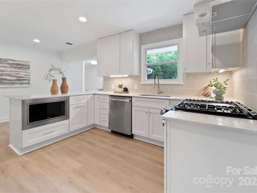 5220 Seacroft Road, Charlotte, NC 28210.  MLS# CAR4290987, YatesRealty ID 34339. 