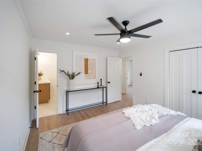 5220 Seacroft Road, Charlotte, NC 28210.  MLS# CAR4290987, YatesRealty ID 34339. 