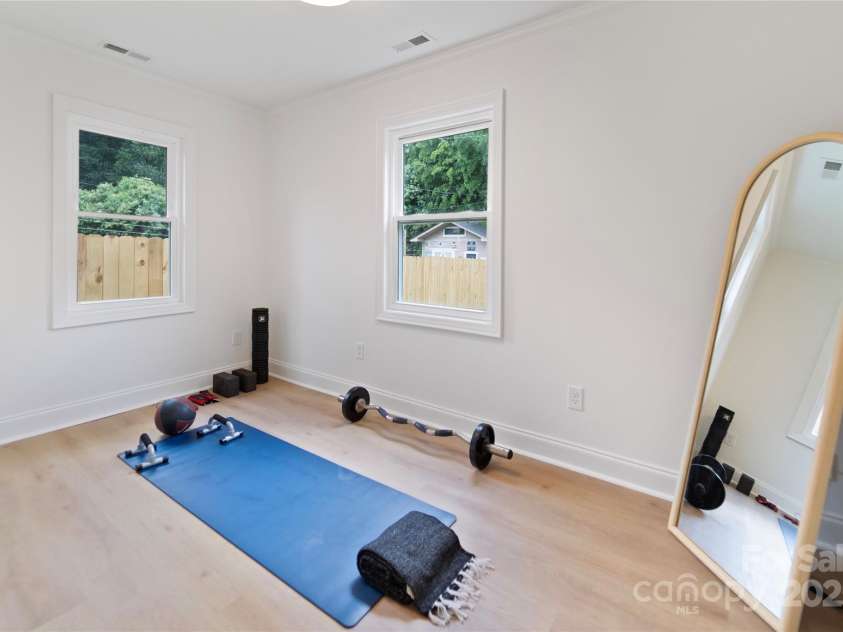 5220 Seacroft Road, Charlotte, NC 28210.  MLS# CAR4290987, YatesRealty ID 34339. 