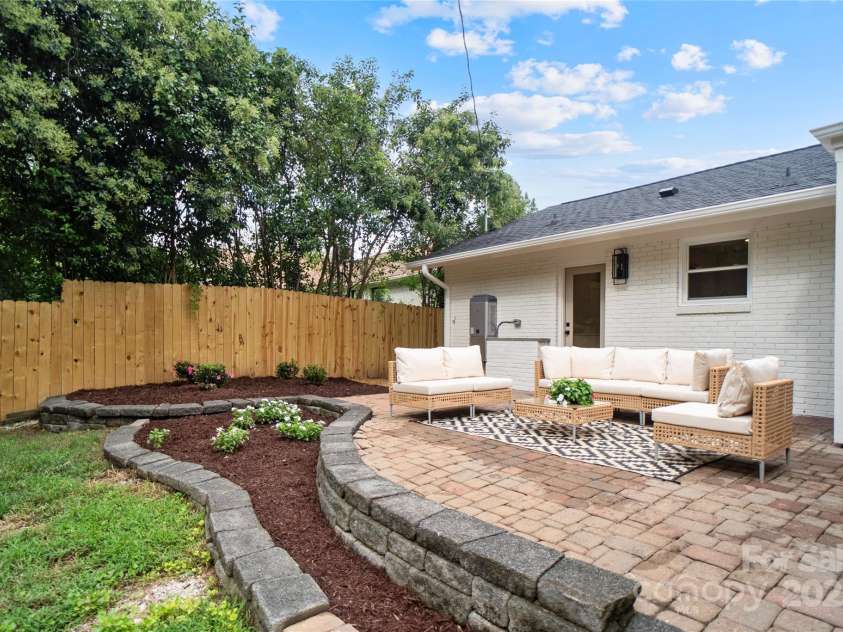 5220 Seacroft Road, Charlotte, NC 28210.  MLS# CAR4290987, YatesRealty ID 34339. 