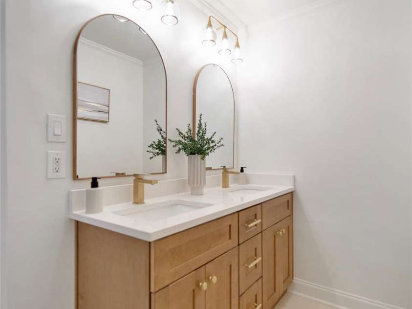 5220 Seacroft Road, Charlotte, NC 28210.  MLS# CAR4290987, YatesRealty ID 34339. Primary bathroom