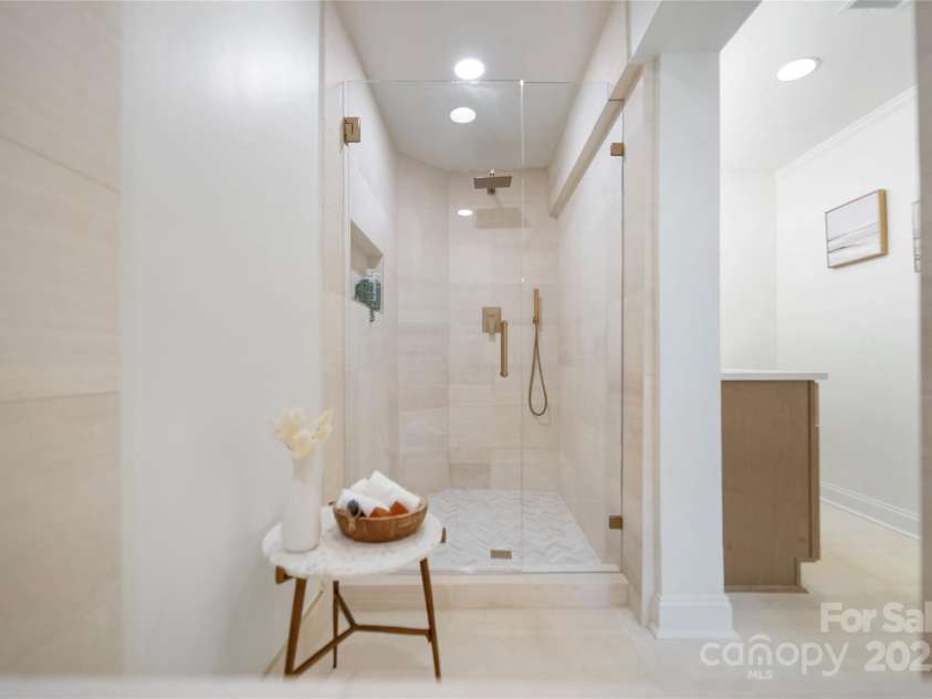5220 Seacroft Road, Charlotte, NC 28210.  MLS# CAR4290987, YatesRealty ID 34339. Primary bathroom