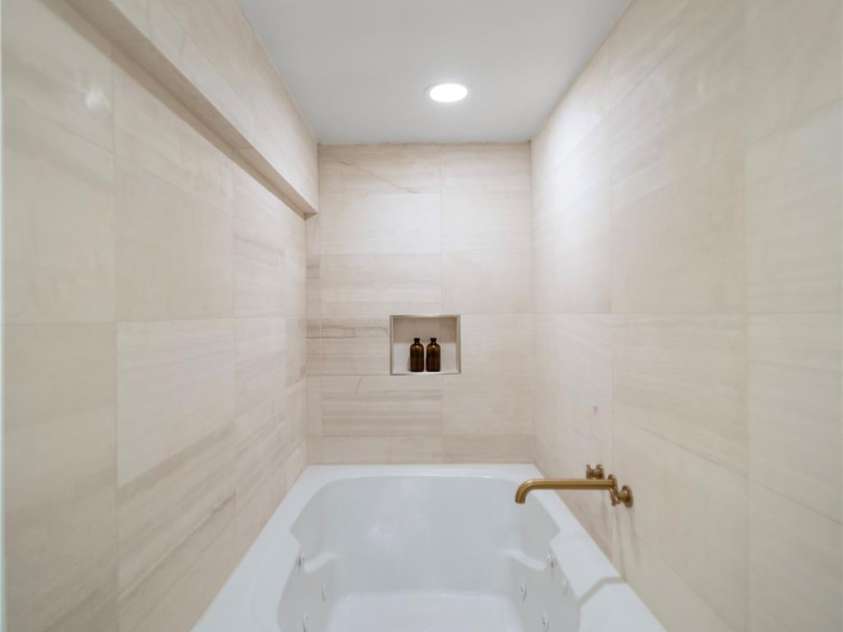 5220 Seacroft Road, Charlotte, NC 28210.  MLS# CAR4290987, YatesRealty ID 34339. Primary bathroom