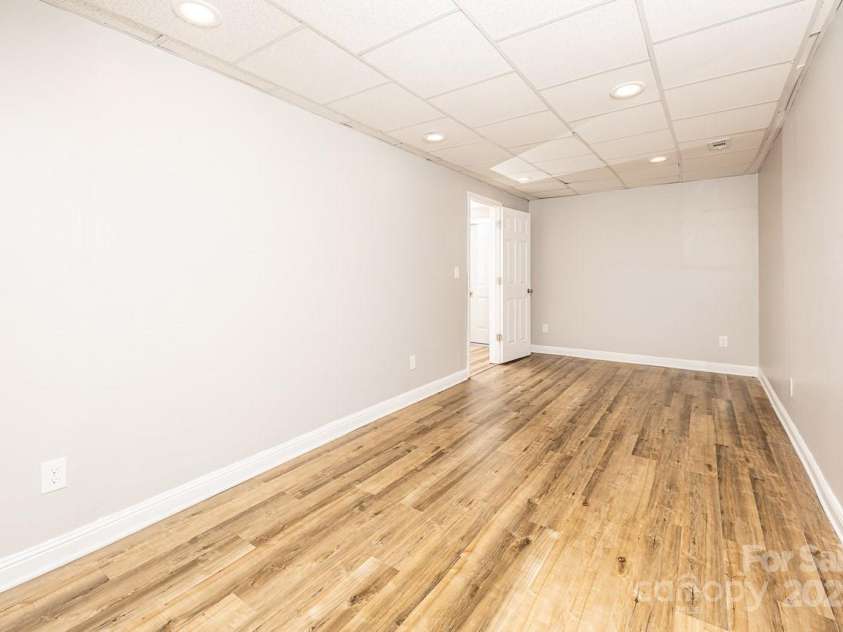 46 Badger Run, Hendersonville, NC 28739.  MLS# CAR4281037, YatesRealty ID 34340. 2nd bonus room lower level