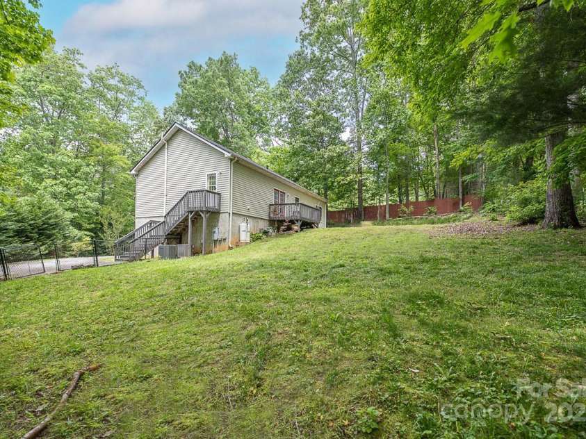 46 Badger Run, Hendersonville, NC 28739.  MLS# CAR4281037, YatesRealty ID 34340. Fully fenced back yard for pets or children to roam and play