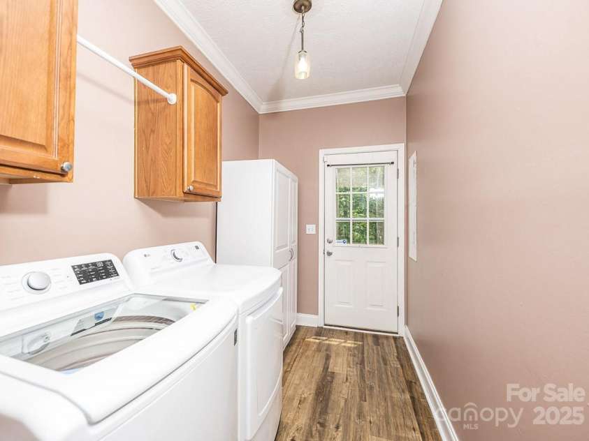 46 Badger Run, Hendersonville, NC 28739.  MLS# CAR4281037, YatesRealty ID 34340. Laundry room on main. Washer and dryer stay.