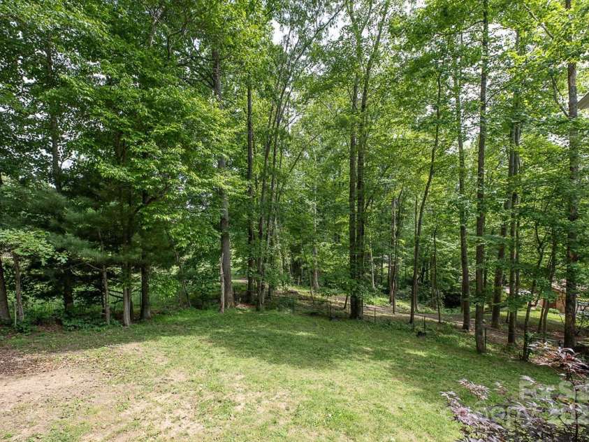 46 Badger Run, Hendersonville, NC 28739.  MLS# CAR4281037, YatesRealty ID 34340. Level back yard on .37 acres