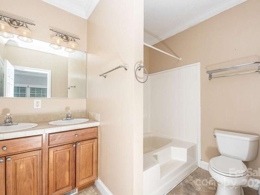 46 Badger Run, Hendersonville, NC 28739.  MLS# CAR4281037, YatesRealty ID 34340. Primary bath on main level.