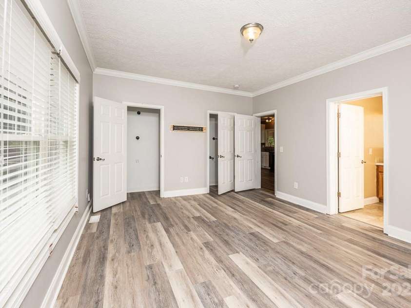 46 Badger Run, Hendersonville, NC 28739.  MLS# CAR4281037, YatesRealty ID 34340. Split bedroom plan.