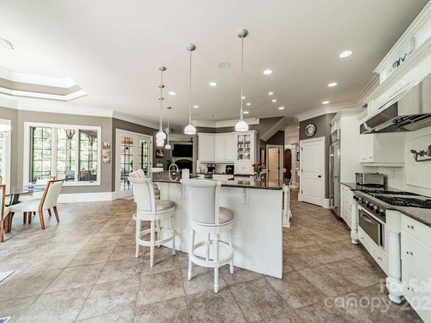 1032 Seminole Drive, Waxhaw, NC 28173.  MLS# CAR4264733, YatesRealty ID 34341. Huge Kitchen!