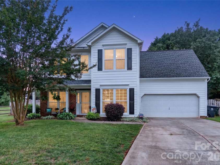 7602 Berrywood Circle, Huntersville, NC 28078.  MLS# CAR4398156, YatesRealty ID 34341. 