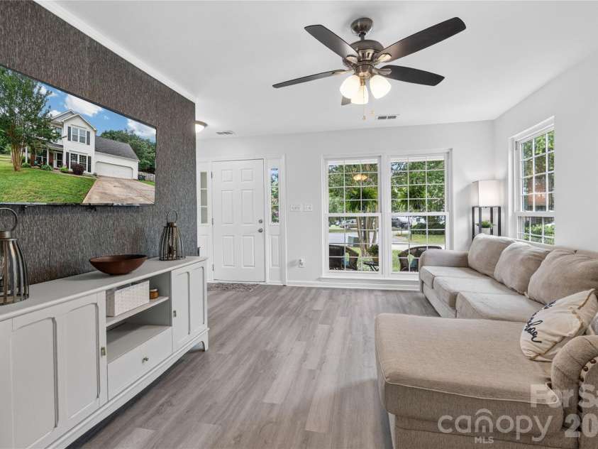 7602 Berrywood Circle, Huntersville, NC 28078.  MLS# CAR4398156, YatesRealty ID 34341. 