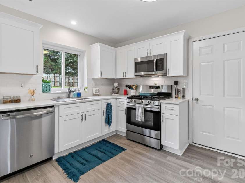 7602 Berrywood Circle, Huntersville, NC 28078.  MLS# CAR4398156, YatesRealty ID 34341. 