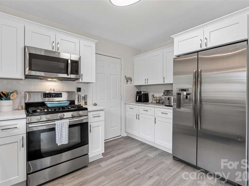 7602 Berrywood Circle, Huntersville, NC 28078.  MLS# CAR4398156, YatesRealty ID 34341. 