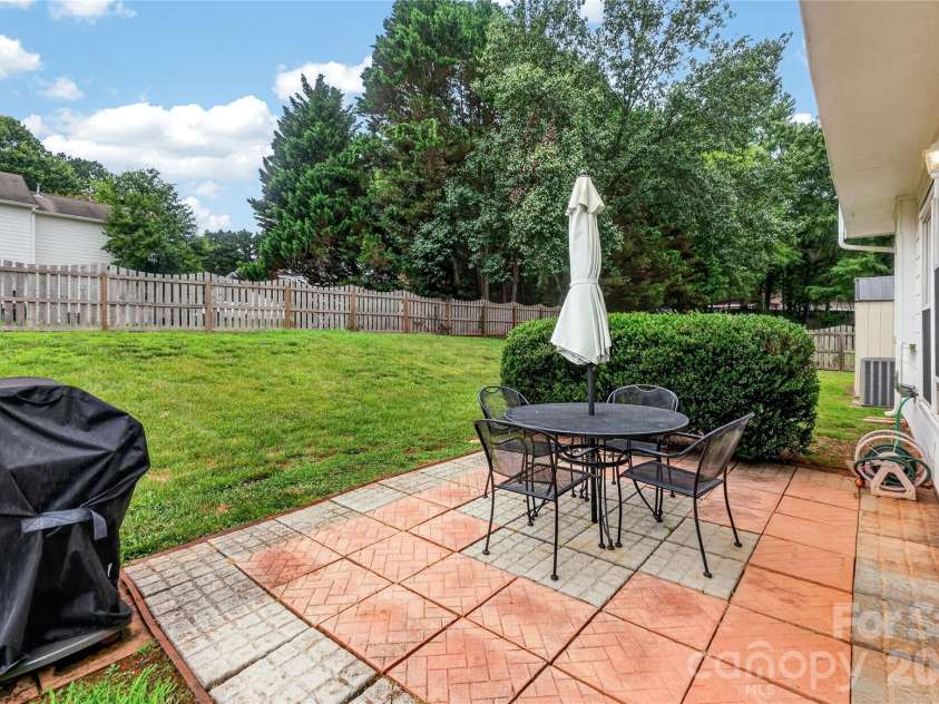 7602 Berrywood Circle, Huntersville, NC 28078.  MLS# CAR4398156, YatesRealty ID 34341. 
