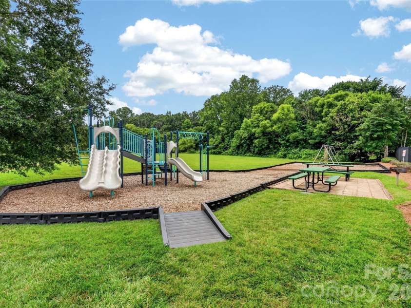 7602 Berrywood Circle, Huntersville, NC 28078.  MLS# CAR4398156, YatesRealty ID 34341. 