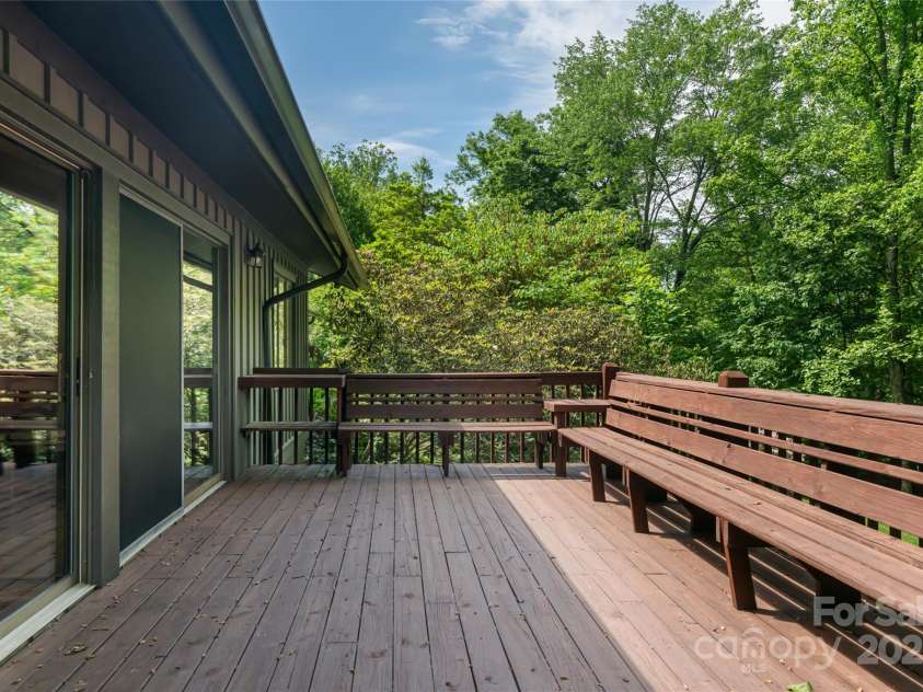 33 Deerhaven Lane, Asheville, NC 28803.  MLS# CAR4276506, YatesRealty ID 34343. 