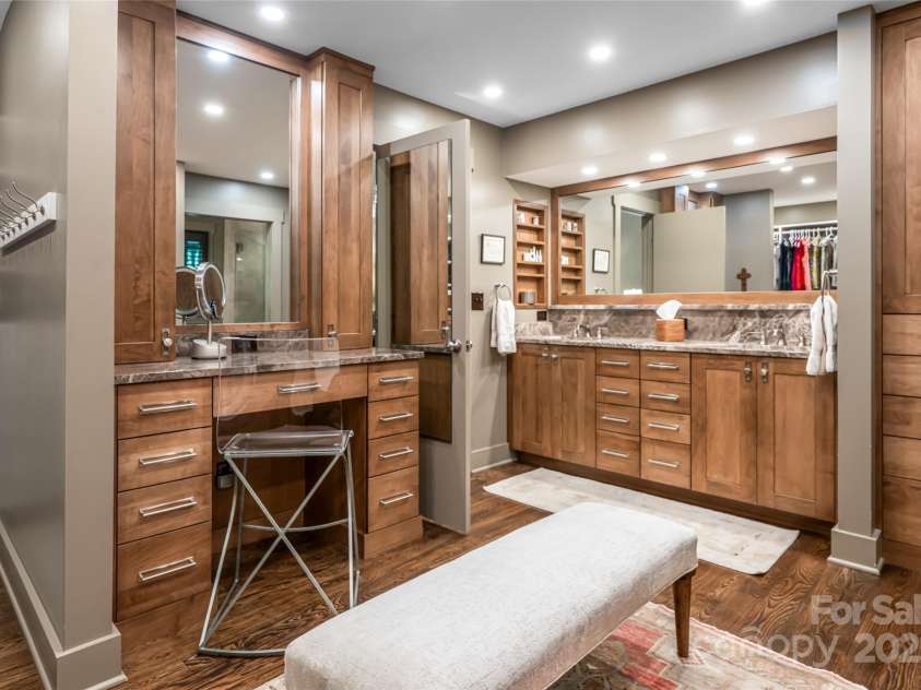 33 Deerhaven Lane, Asheville, NC 28803.  MLS# CAR4276506, YatesRealty ID 34343. 