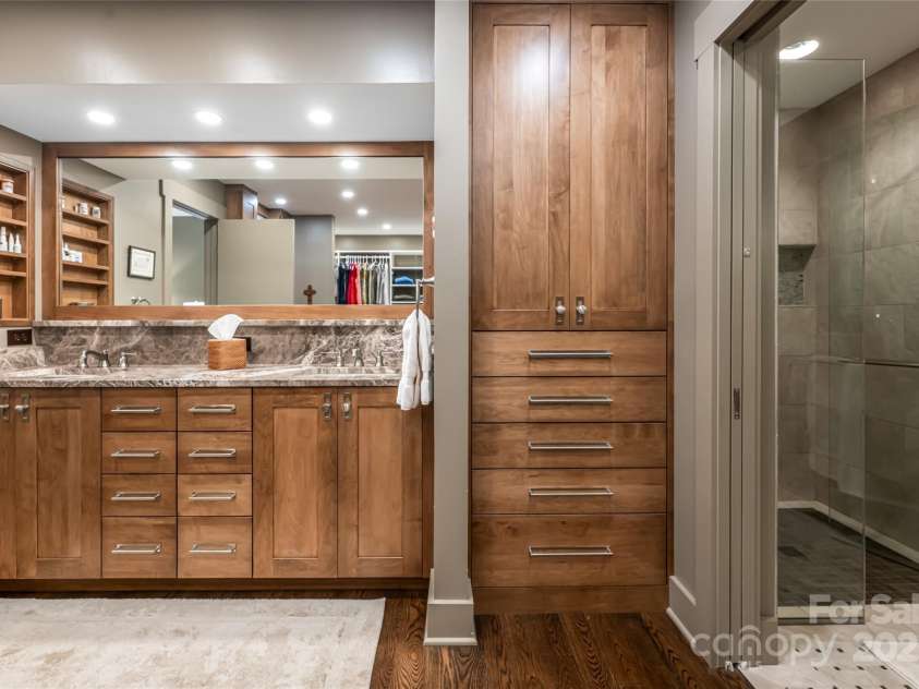 33 Deerhaven Lane, Asheville, NC 28803.  MLS# CAR4276506, YatesRealty ID 34343. 