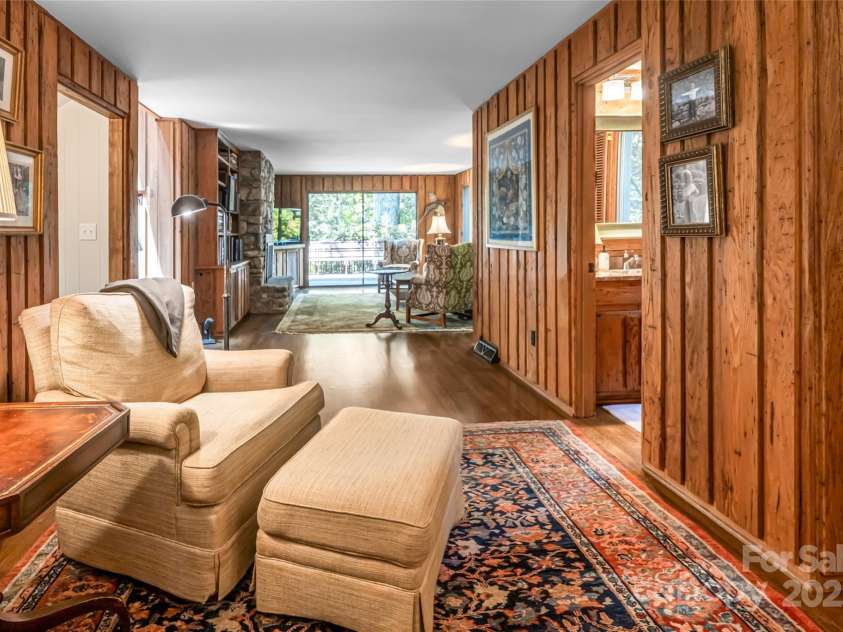 33 Deerhaven Lane, Asheville, NC 28803.  MLS# CAR4276506, YatesRealty ID 34343. 