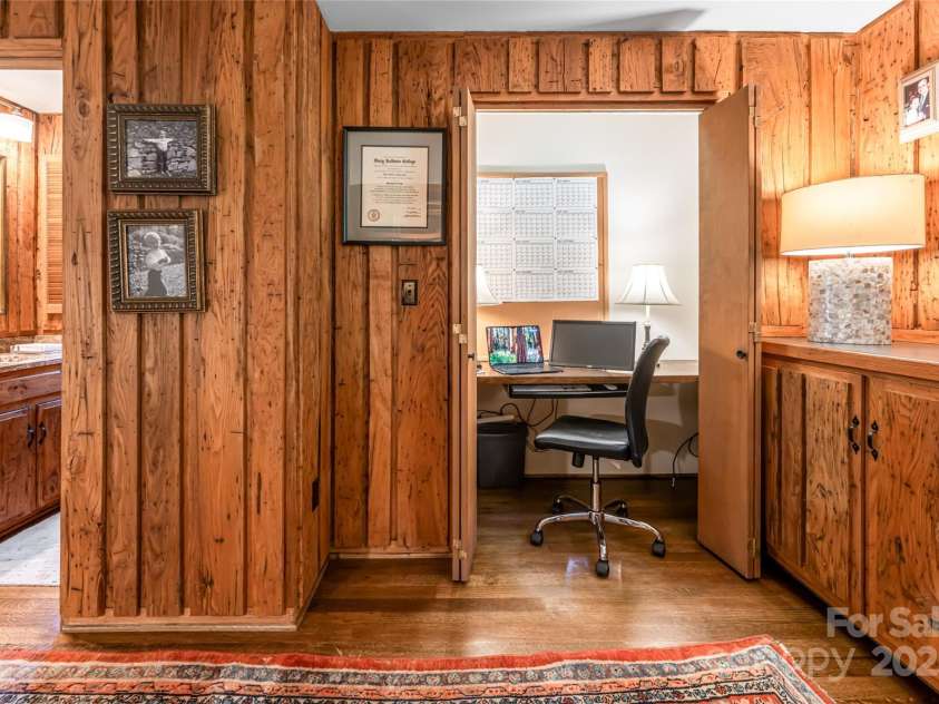 33 Deerhaven Lane, Asheville, NC 28803.  MLS# CAR4276506, YatesRealty ID 34343. 