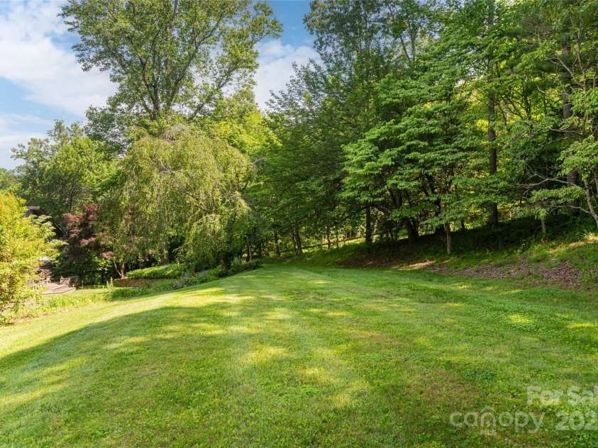33 Deerhaven Lane, Asheville, NC 28803.  MLS# CAR4276506, YatesRealty ID 34343. 
