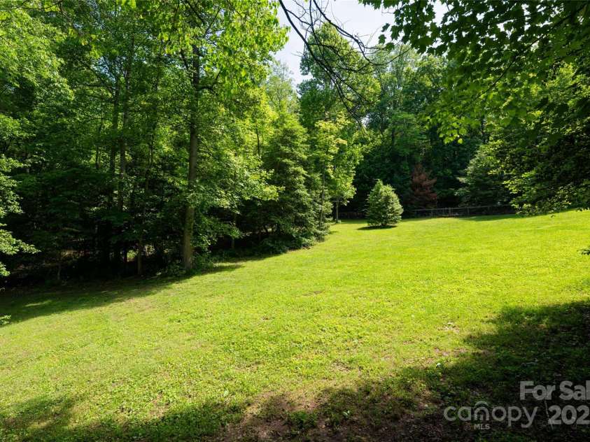 33 Deerhaven Lane, Asheville, NC 28803.  MLS# CAR4276506, YatesRealty ID 34343. 