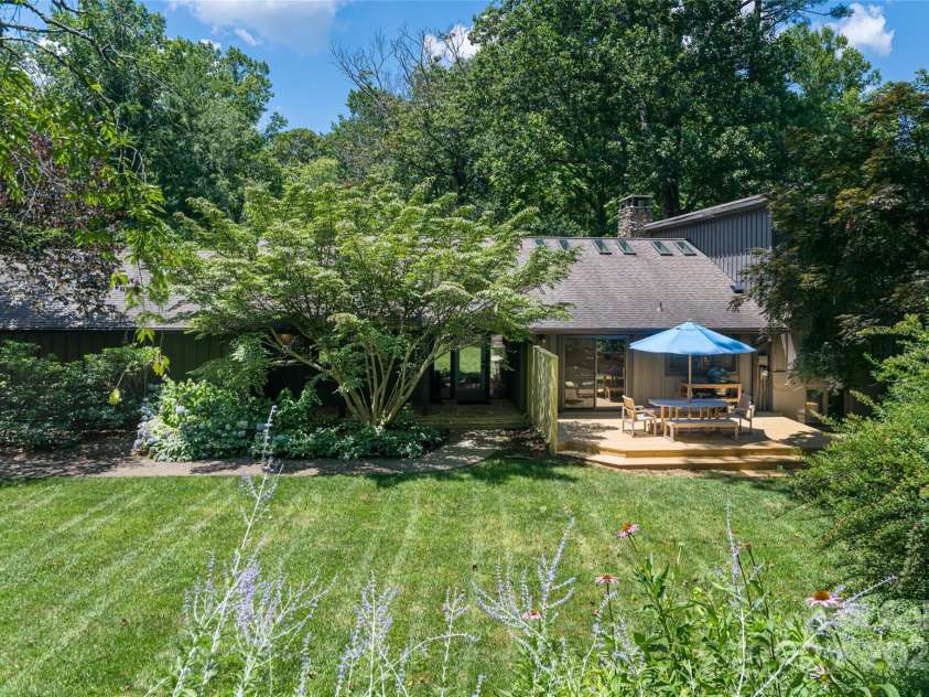 33 Deerhaven Lane, Asheville, NC 28803.  MLS# CAR4276506, YatesRealty ID 34343. 