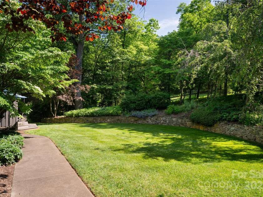 33 Deerhaven Lane, Asheville, NC 28803.  MLS# CAR4276506, YatesRealty ID 34343. 