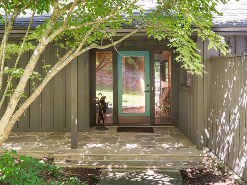 33 Deerhaven Lane, Asheville, NC 28803.  MLS# CAR4276506, YatesRealty ID 34343. 