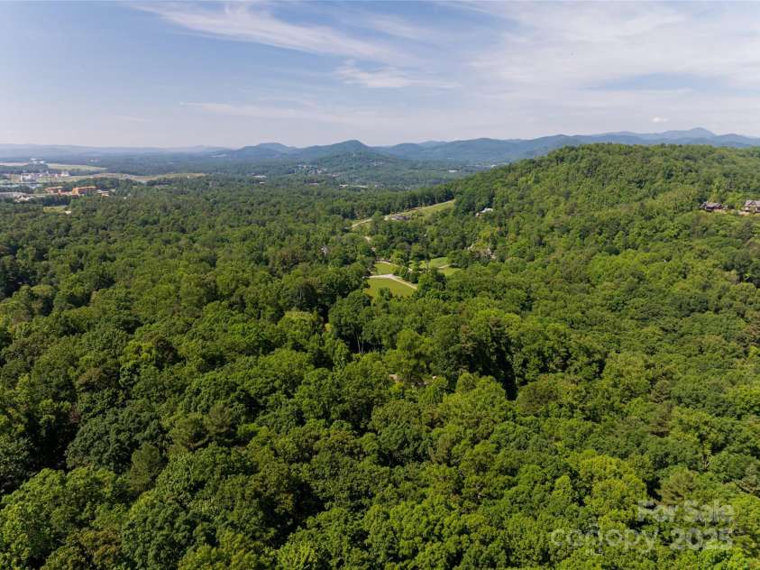 33 Deerhaven Lane, Asheville, NC 28803.  MLS# CAR4276506, YatesRealty ID 34343. 