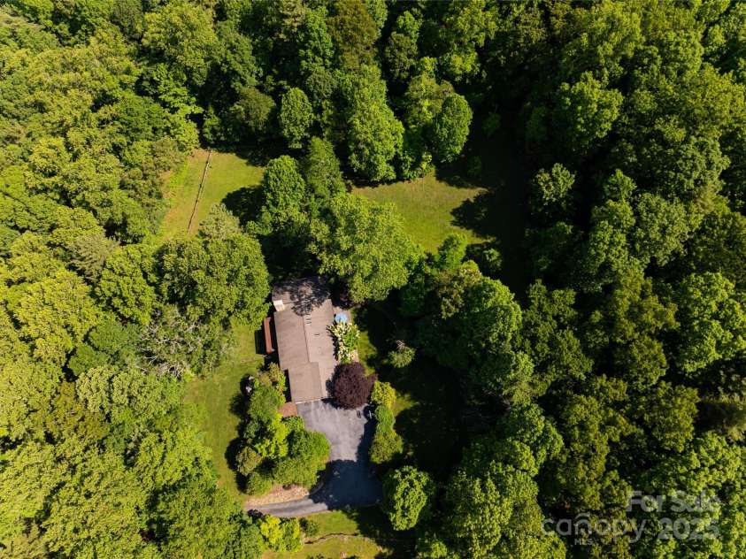 33 Deerhaven Lane, Asheville, NC 28803.  MLS# CAR4276506, YatesRealty ID 34343. 